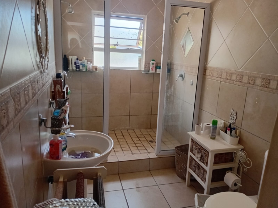 To Let 3 Bedroom Property for Rent in Beacon Bay North Eastern Cape